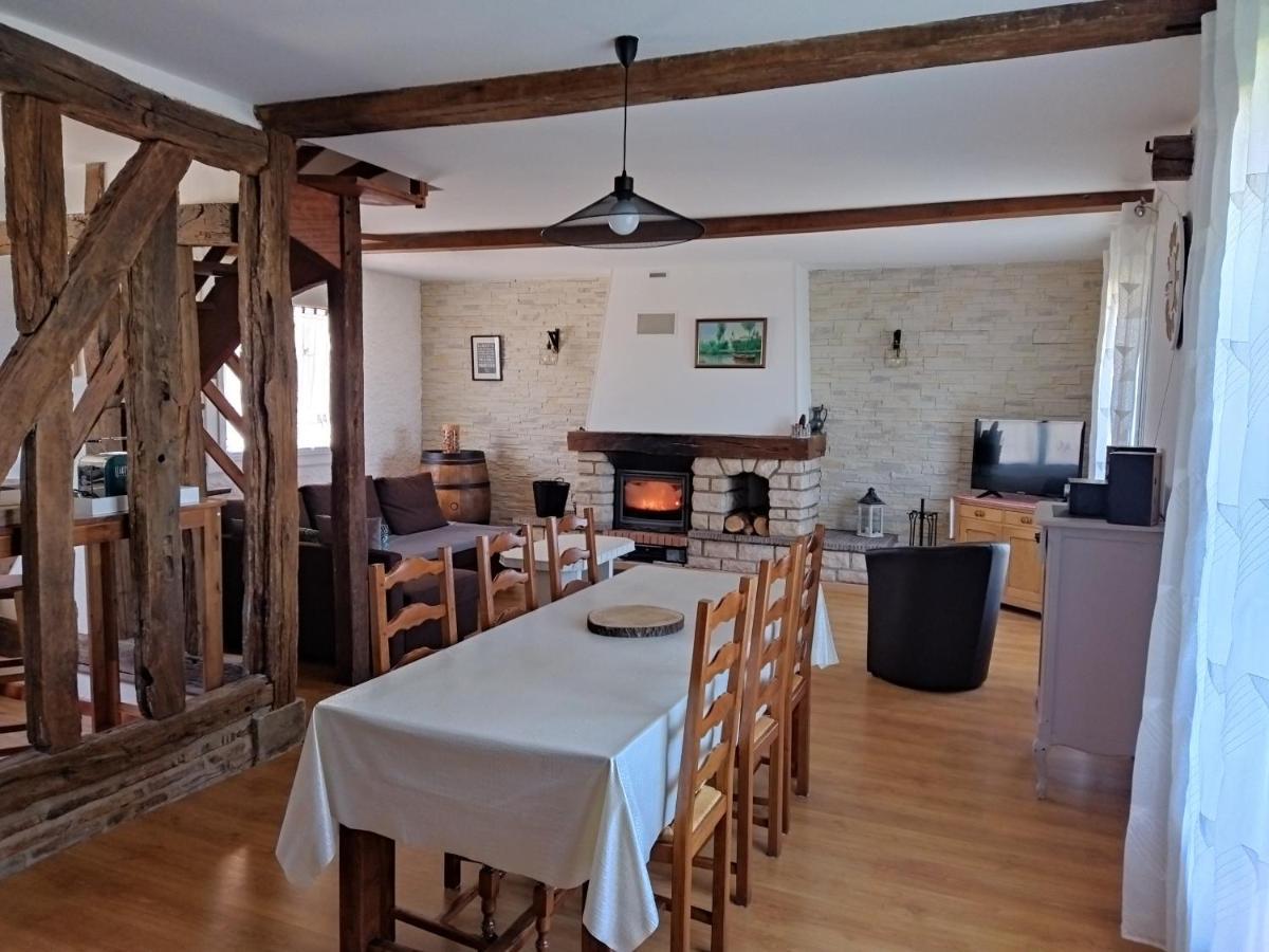 Les Fortelles Chatillon-sur-Broue Exterior photo