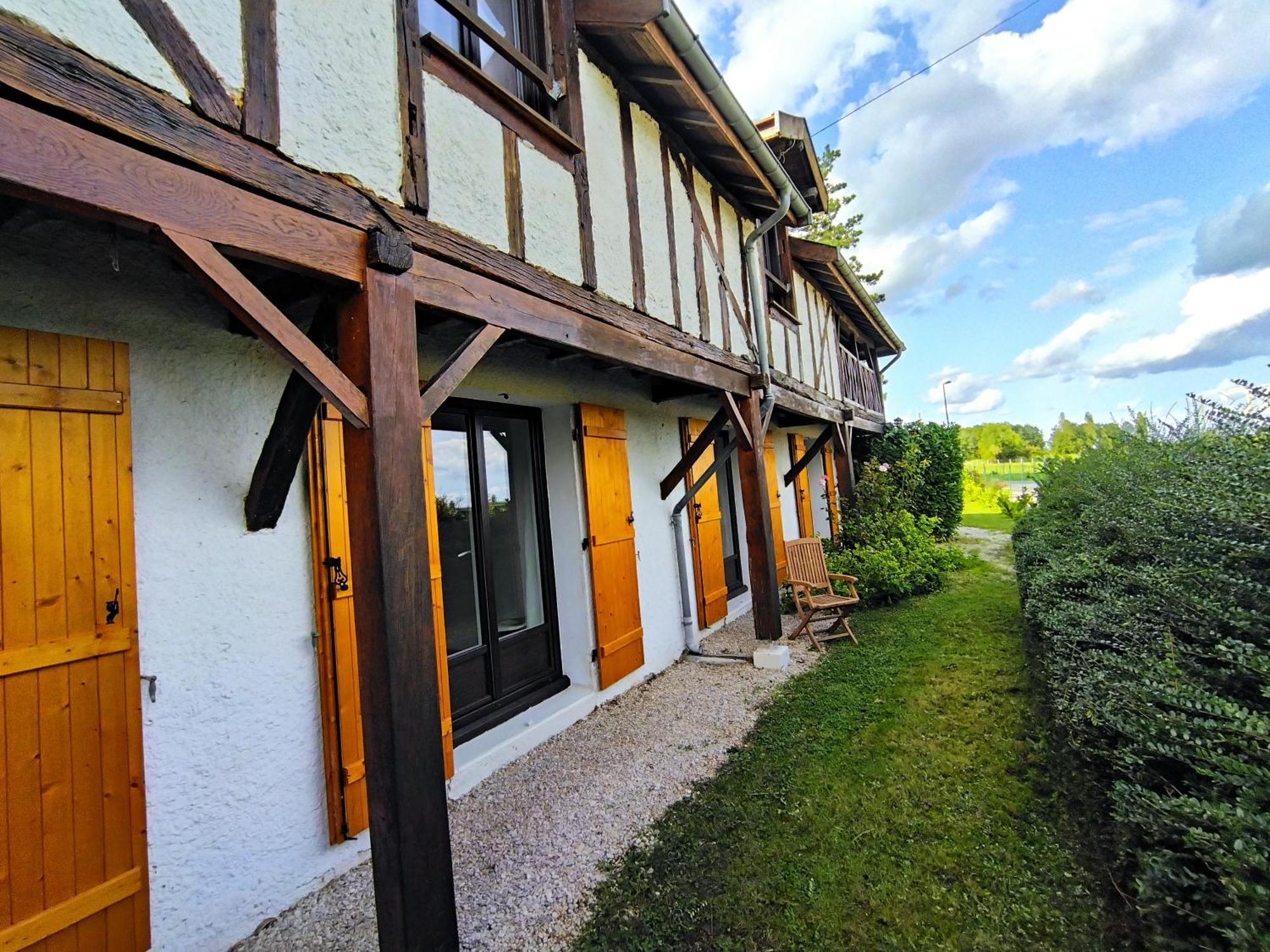 Les Fortelles Chatillon-sur-Broue Exterior photo
